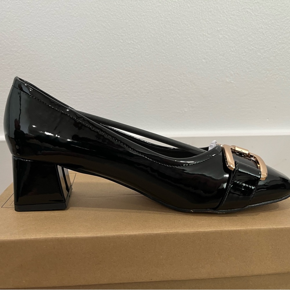 Stunning black patten leather size 39 (8.5) shoes very comfortable new in box